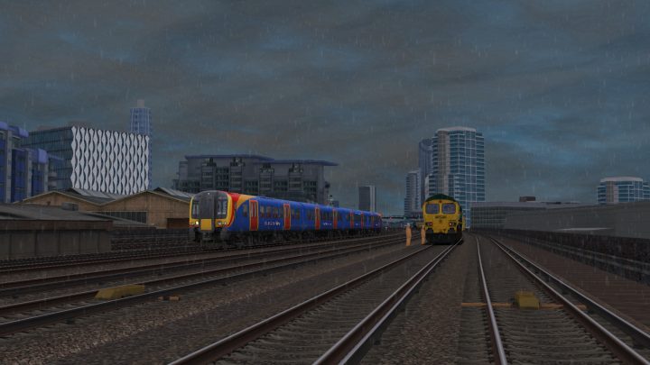 1P33 1200 London Waterloo to Portsmouth Harbour – Class 450