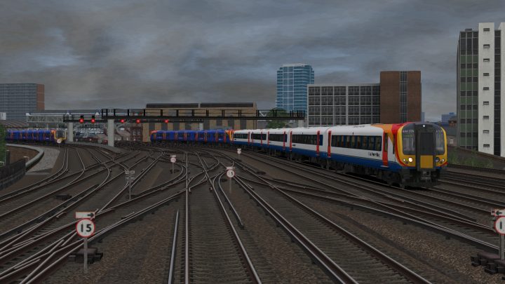 1P33 12:00 London Waterloo to Portsmouth Harbour